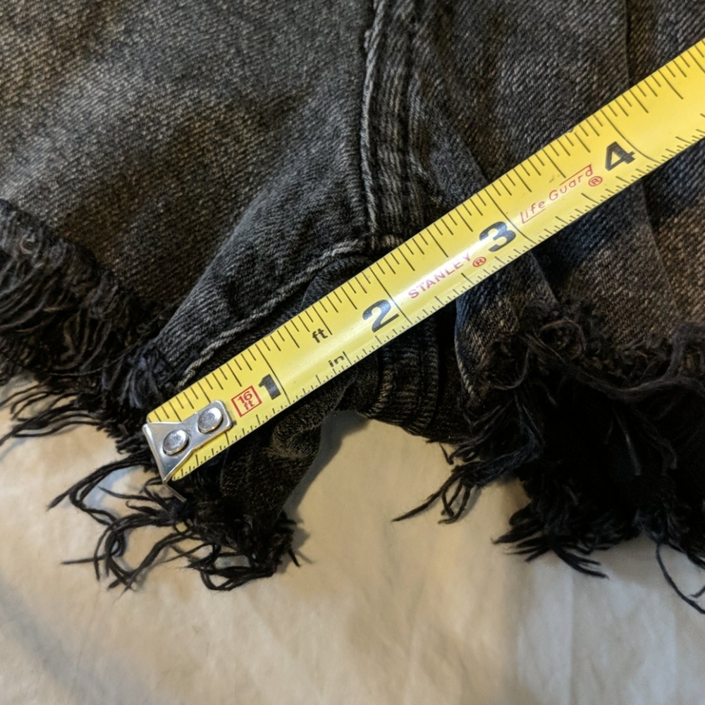 Levi's 501 Distressed Shorts in Trashed Black - Picture 9 of 10